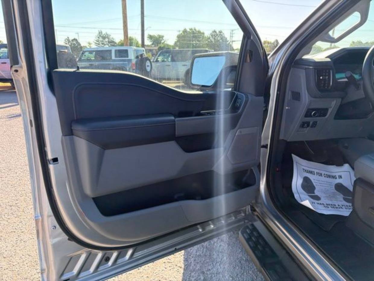 2025 Ford F-150 Lightning Flash - Photo 8