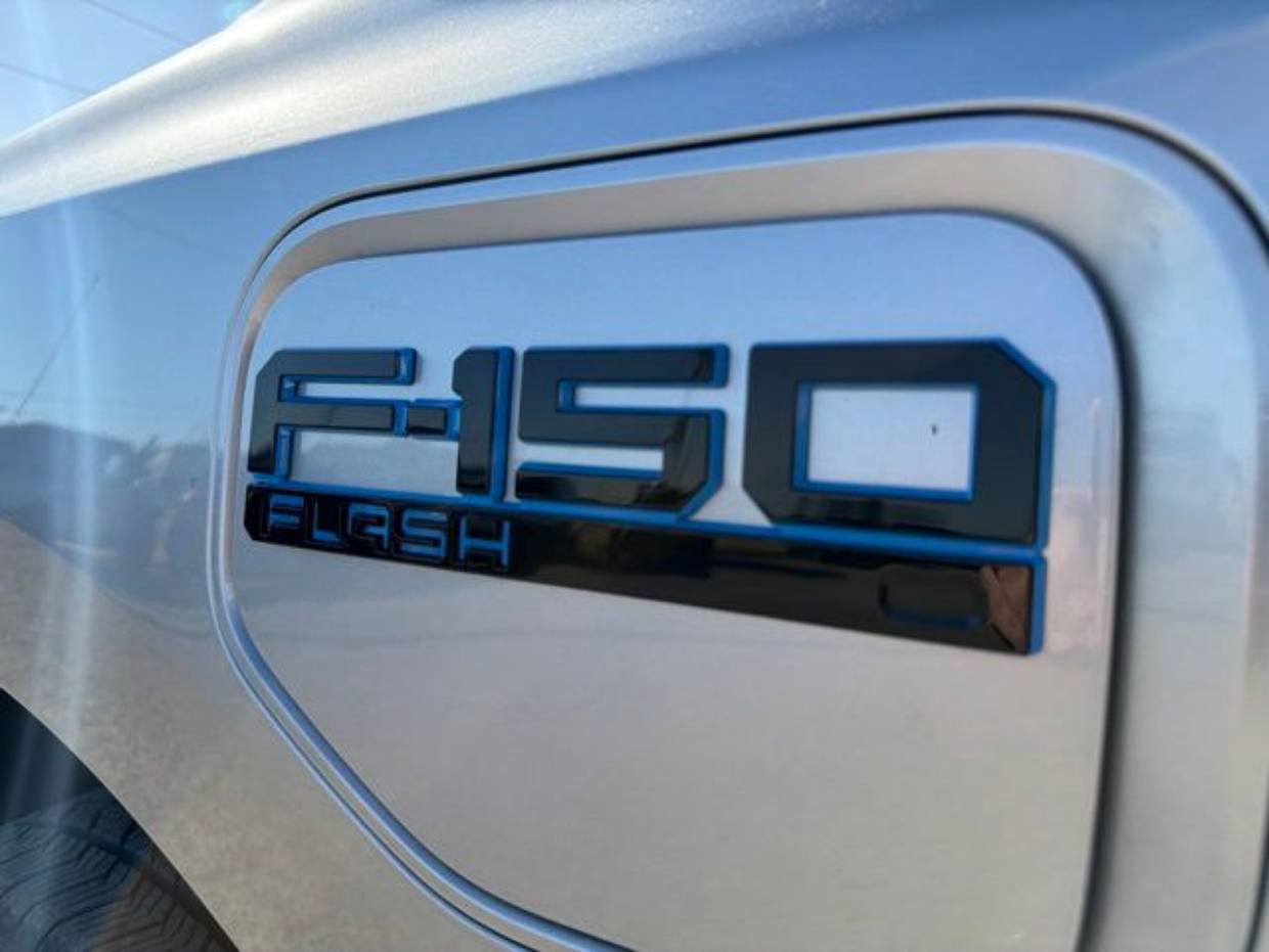 2025 Ford F-150 Lightning Flash - Photo 23