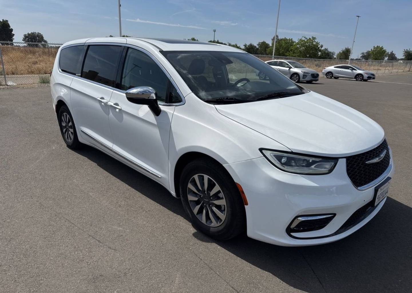 2023 Chrysler Pacifica Hybrid Limited Hybrid's photo