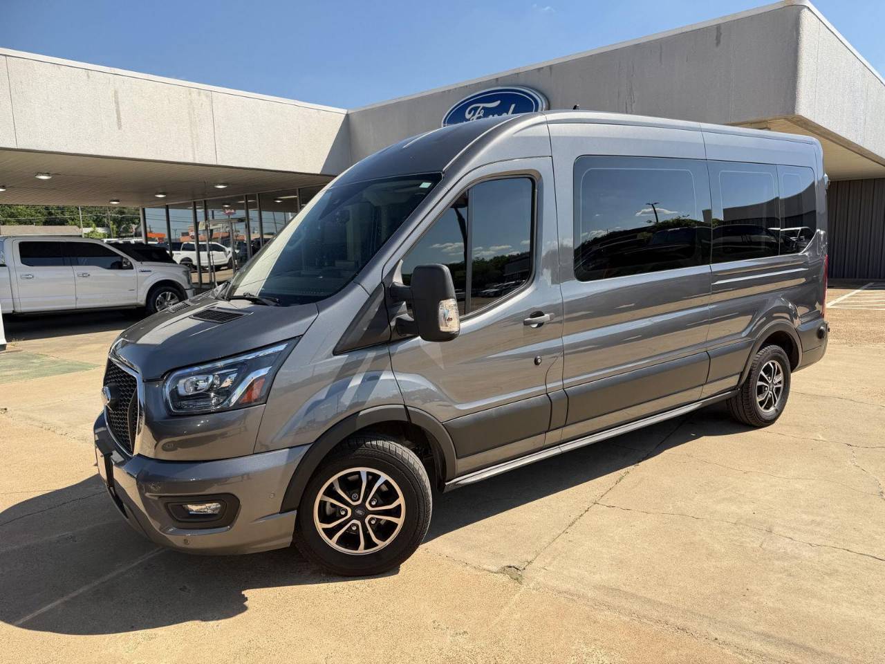 2023 Ford Transit 350 XLT Med Roof Sliding Pass. 148's photo