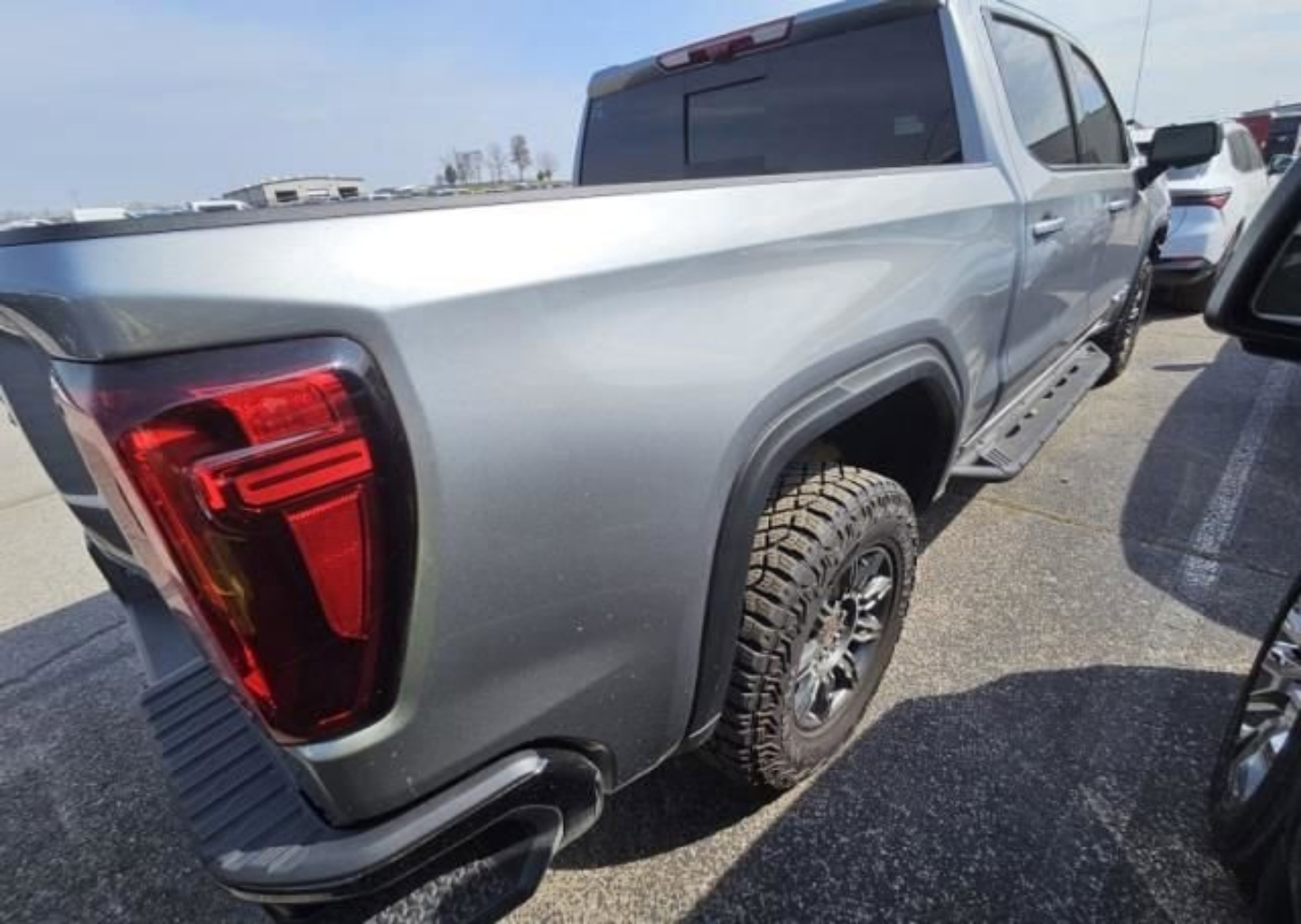 2025 GMC Sierra 1500 AT4X - Photo 9