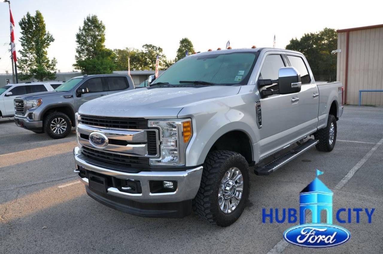 2017 Ford F-250 XLT 4x4 Crew Cab 6-3/4' Box's photo