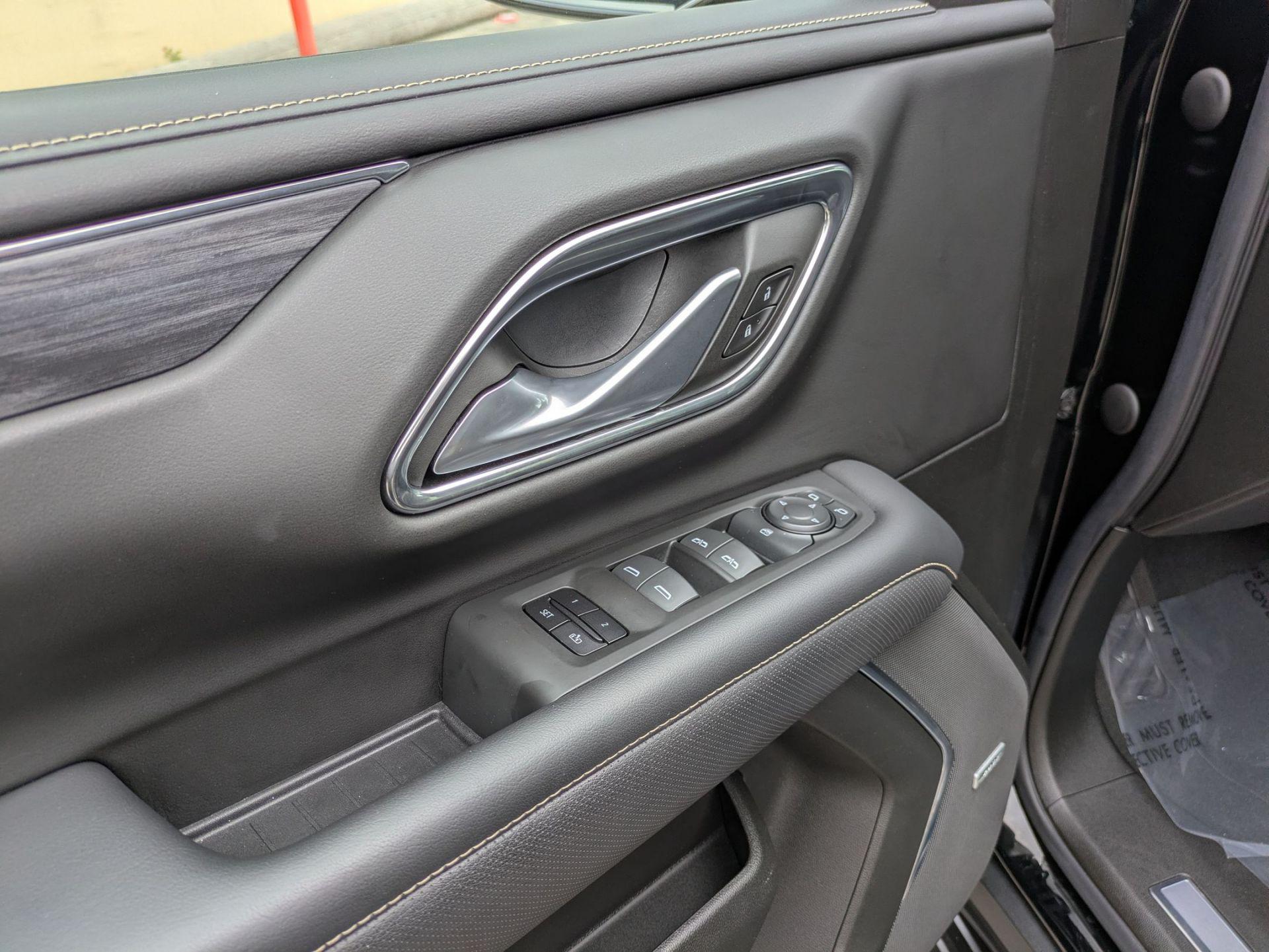 2022 GMC Yukon XL SLT - Photo 11