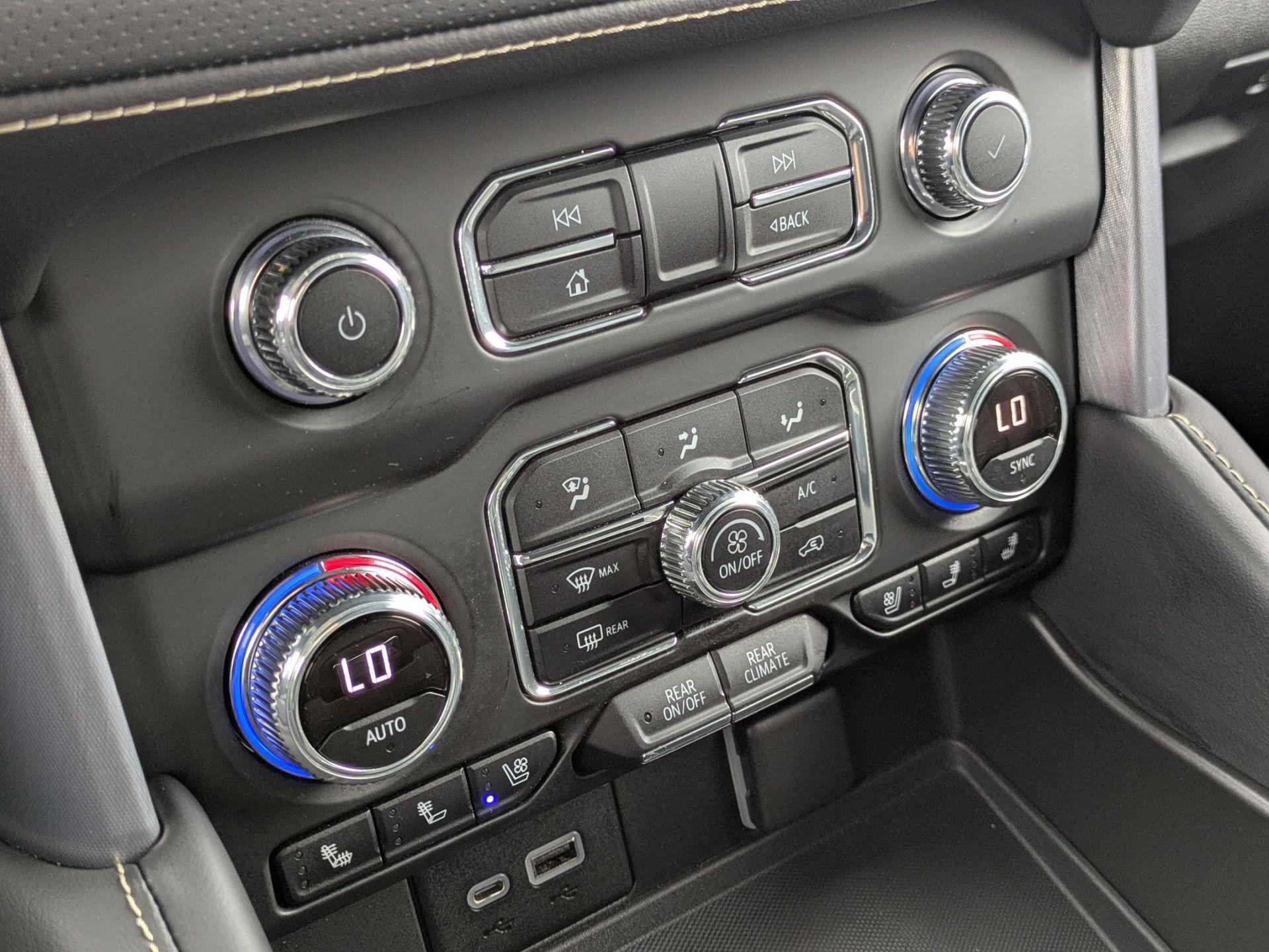 2022 GMC Yukon XL SLT - Photo 16