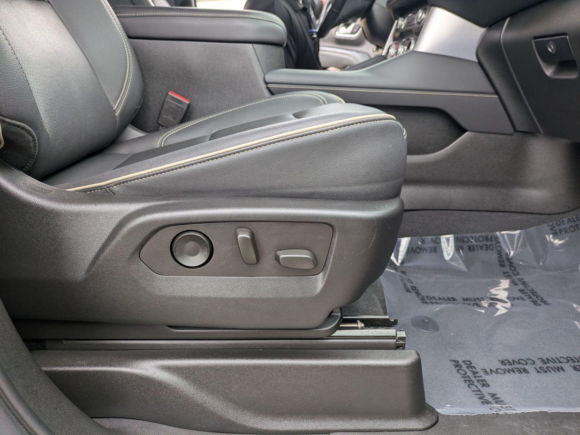 2022 GMC Yukon XL SLT - Photo 25