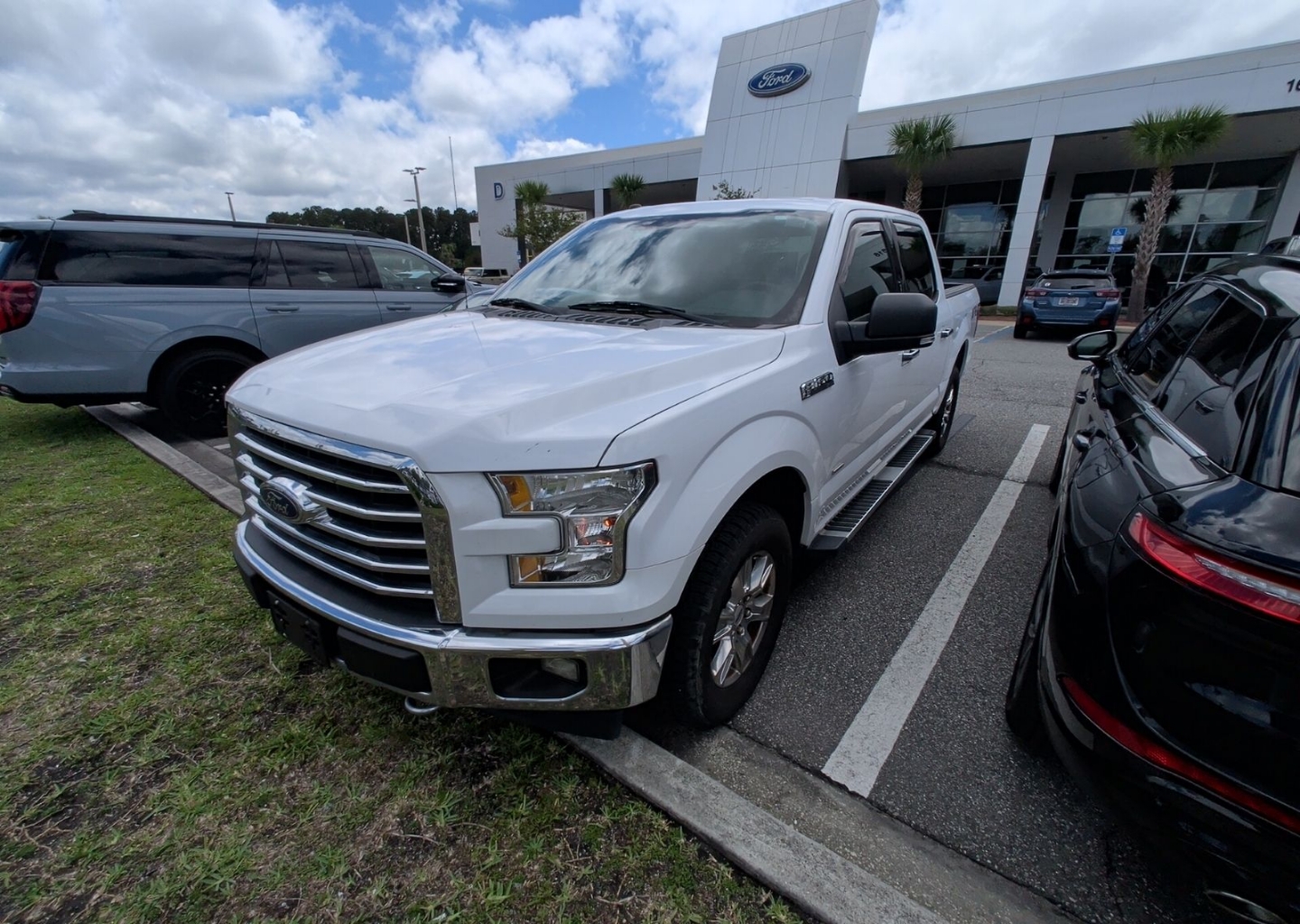 2017 Ford F-150 XLT 4x4 SuperCrew 145 in's photo