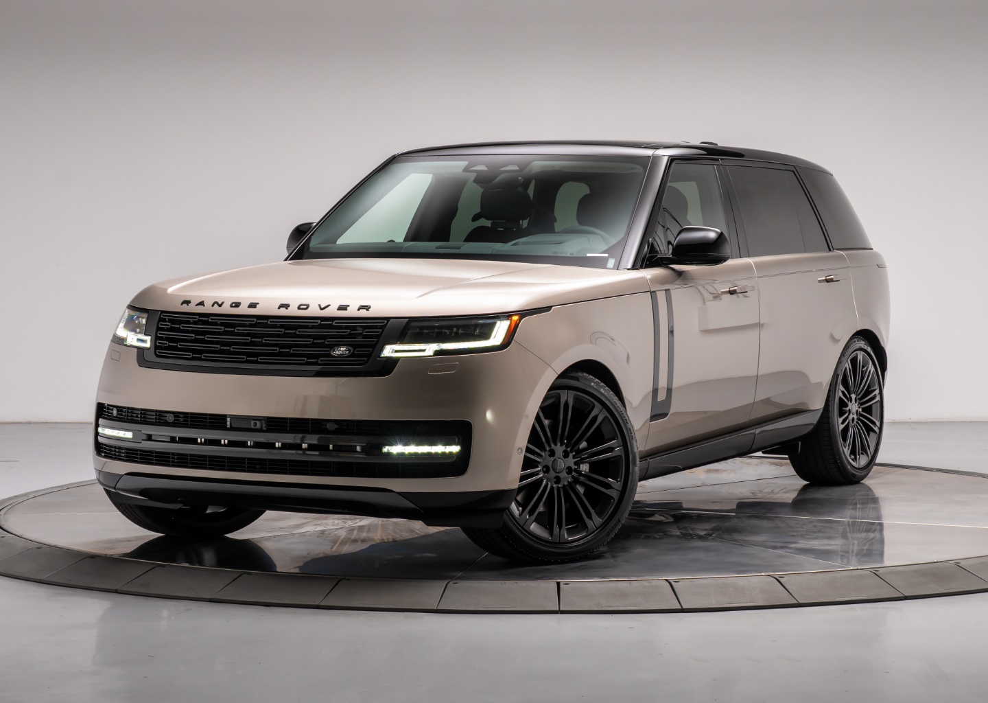2026 Land Rover Range Rover 3.0 SE LWB 7's photo