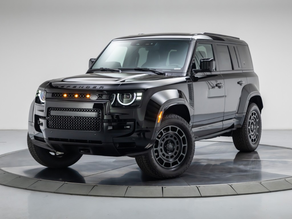 2026 Land Rover Defender P635 OCTA Black