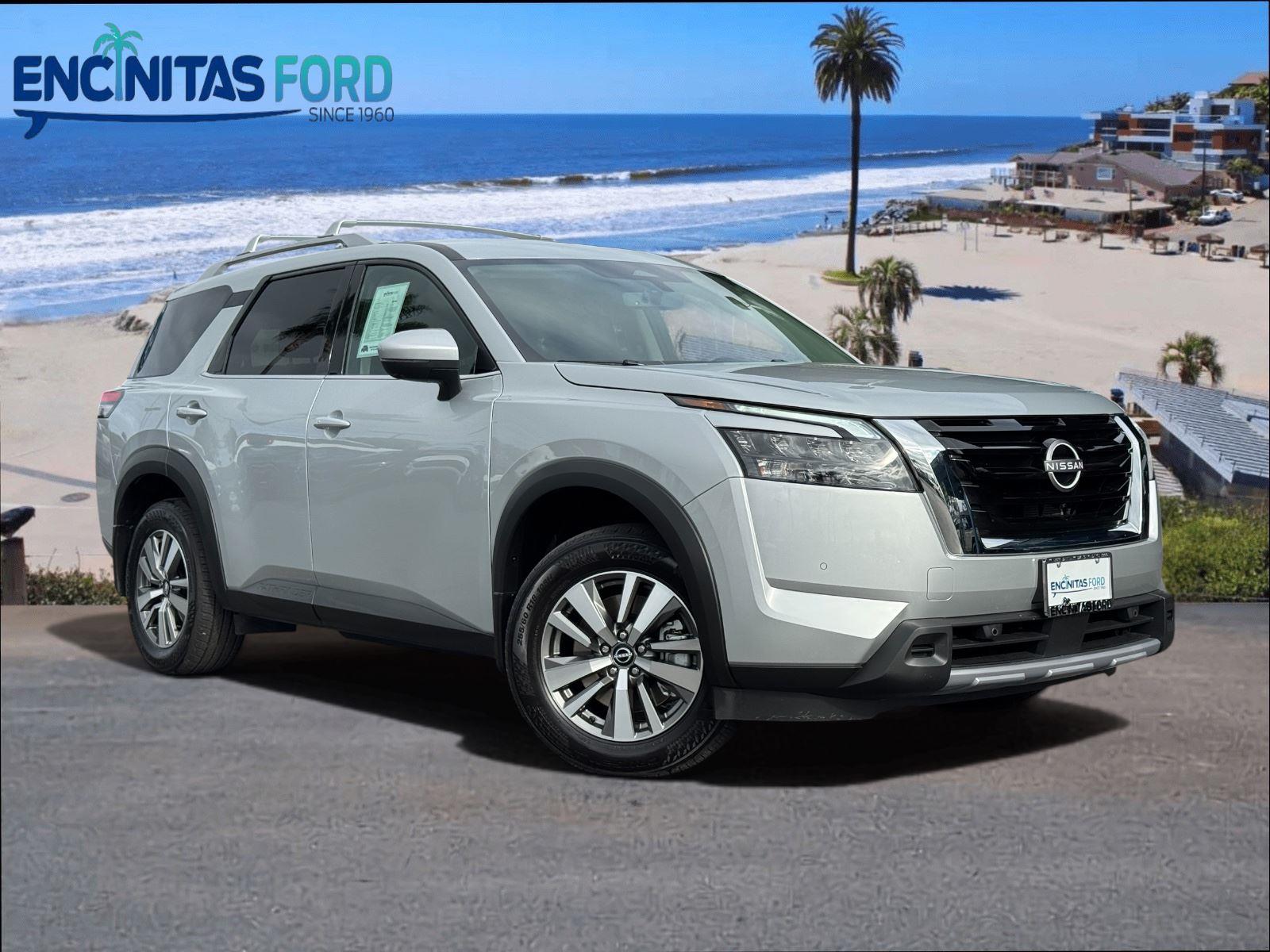 2025 Nissan Pathfinder SL 2WD's photo