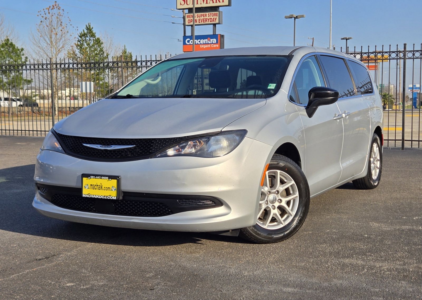 2024 Chrysler Voyager LX's photo