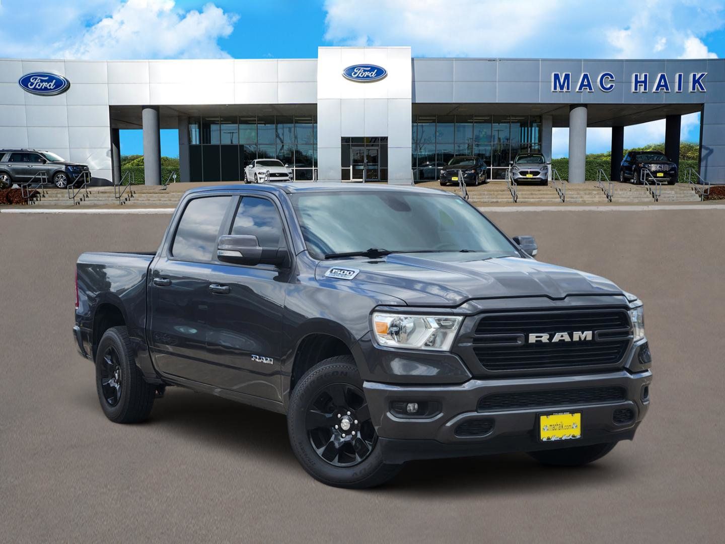2019 RAM 1500 Big Horn/Lone Star 4x4 Crew Cab 5'7's photo
