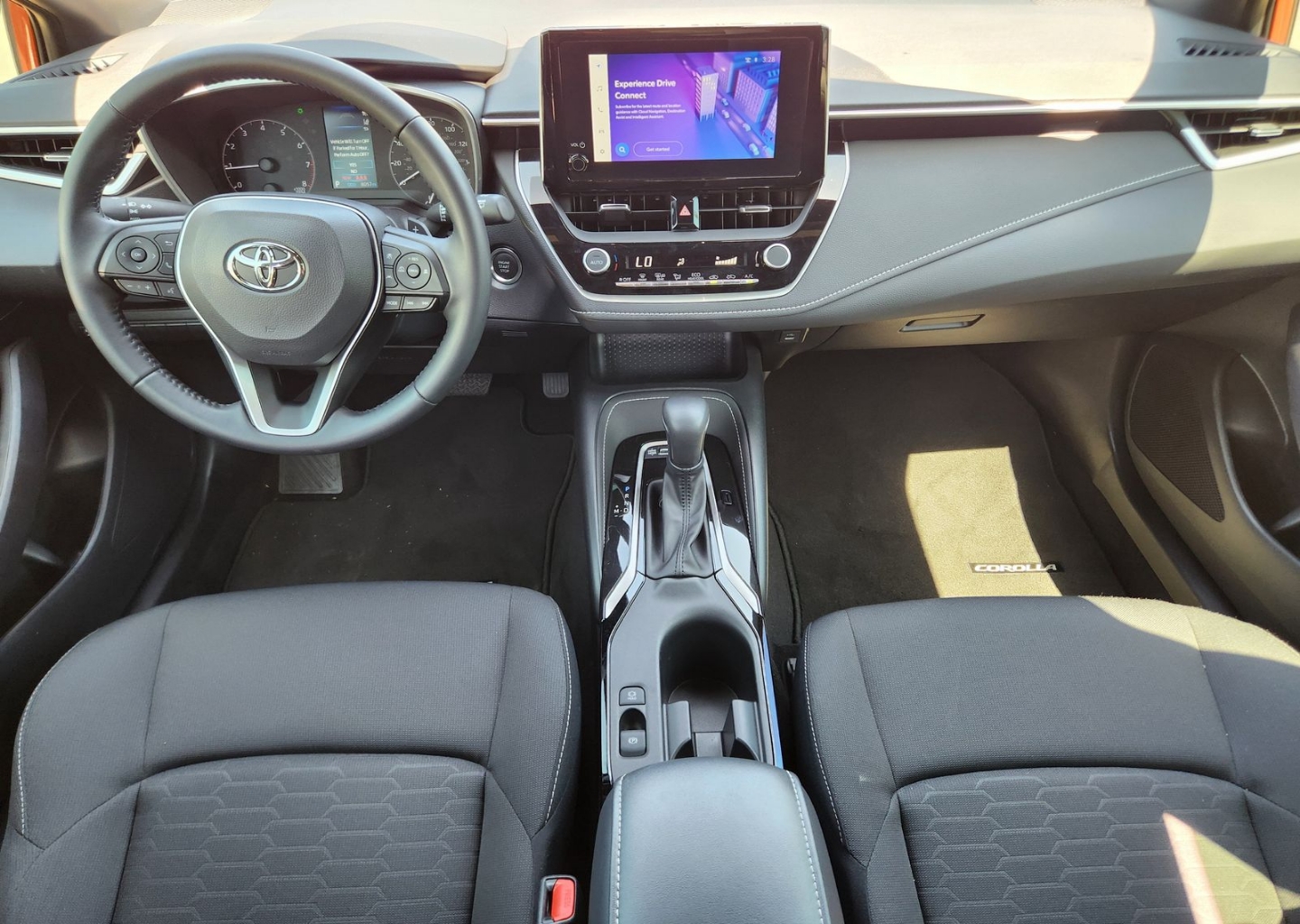2025 Toyota Corolla Hatchback SE - Photo 25