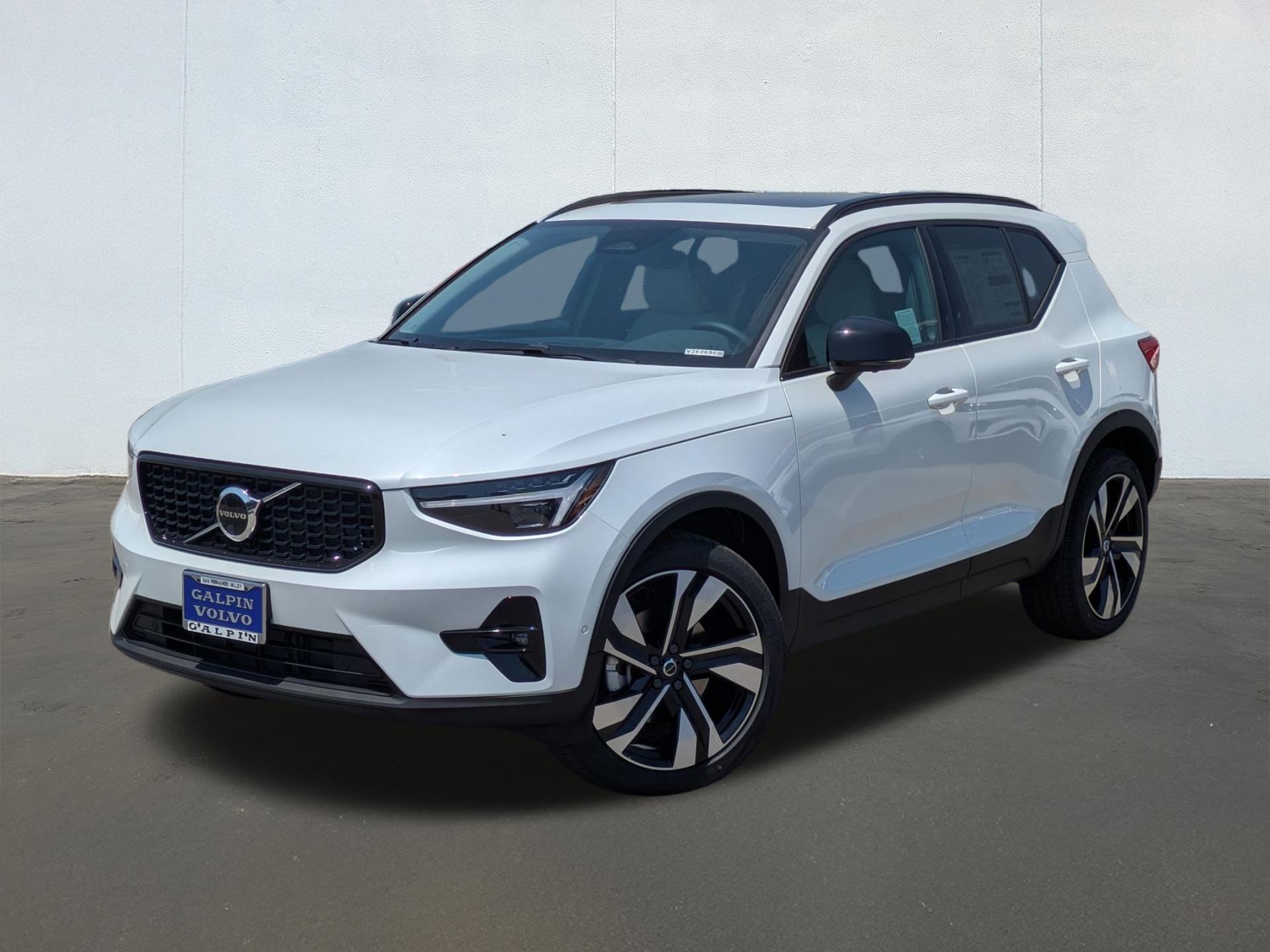 New 2026 Volvo XC40 Ultra, B5 AWD Gas (mild hybrid), Dark