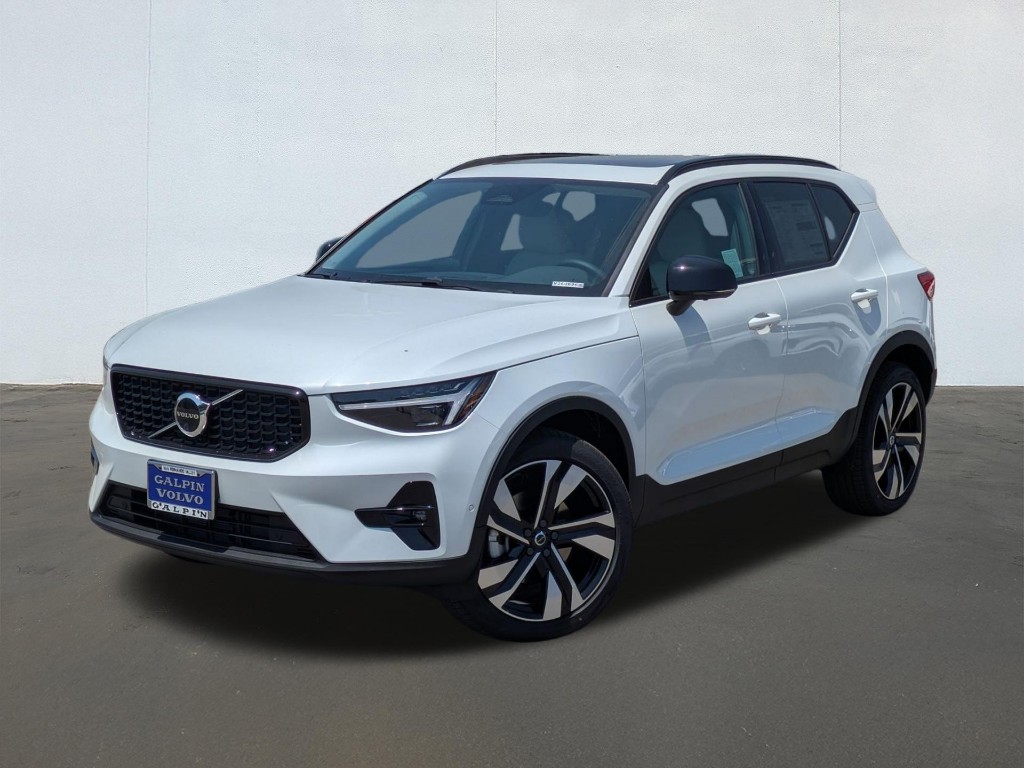2026 Volvo XC40 Ultra, B5 AWD Gas (mild hybrid), Dark