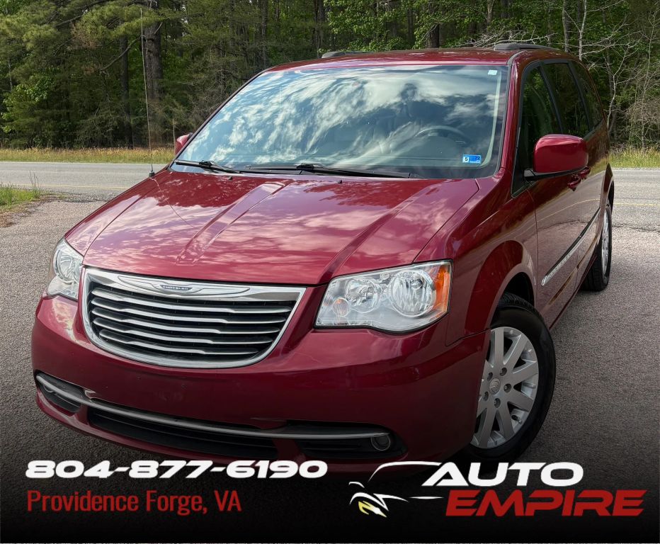 2016 Chrysler Town & Country Touring's photo
