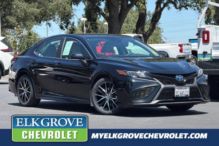 2022 Toyota Camry Hybrid SE