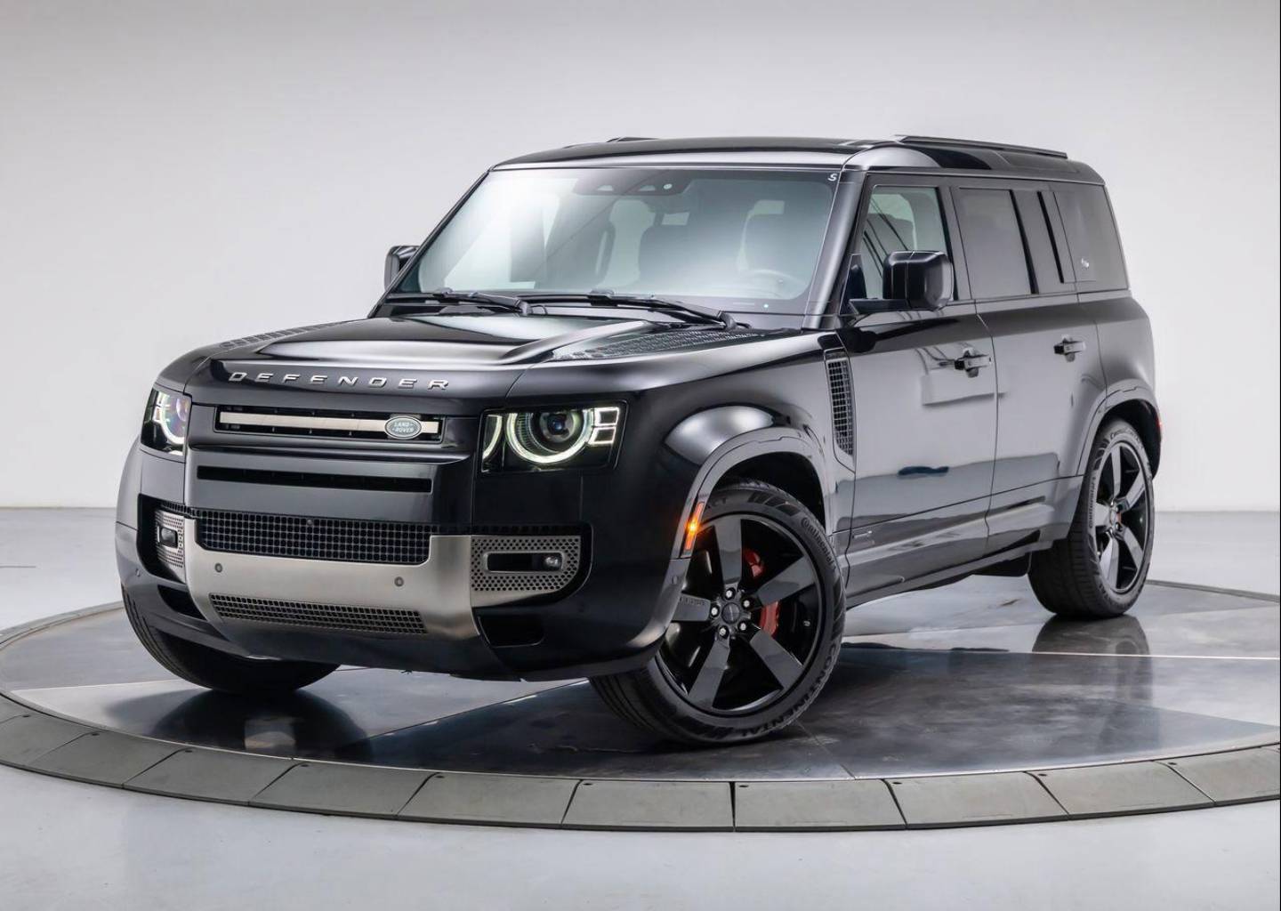 2020 Land Rover Defender X's photo