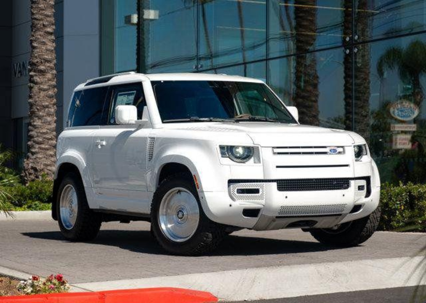 2022 Land Rover Defender X-Dynamic HSE's photo
