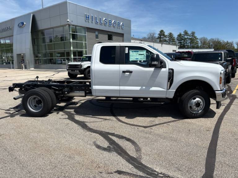 2026 Ford Super Duty F-350 DRW XL