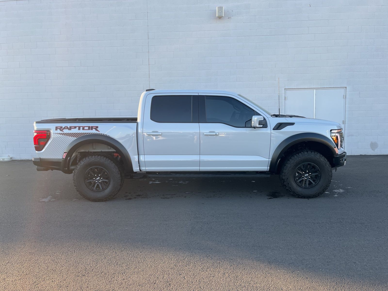 2025 Ford F-150 Raptor 4x4 SuperCrew 5-1/2 Box's photo