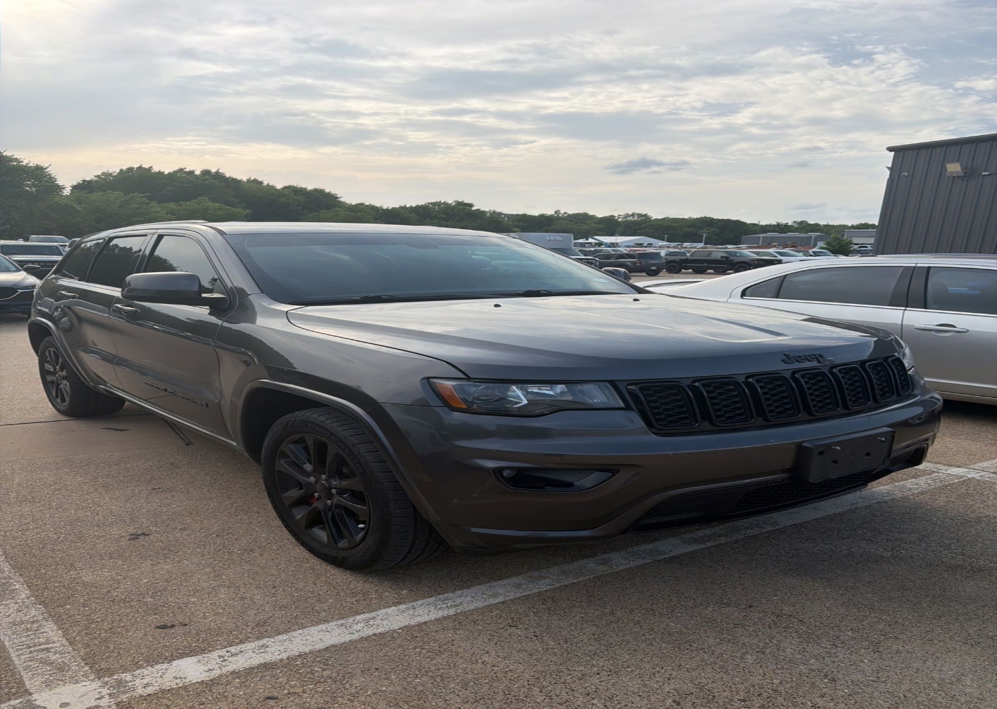 2019 Jeep Grand Cherokee Altitude's photo