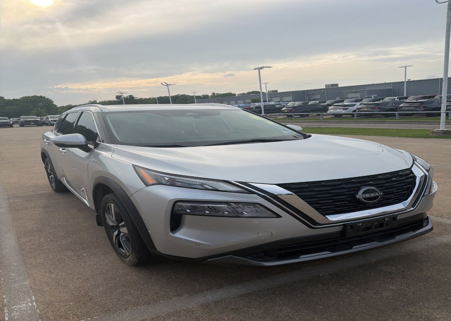 2023 Nissan Rogue SL FWD's photo