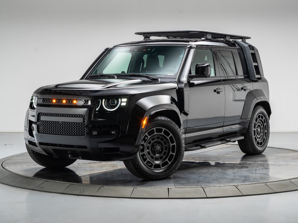 2026 Land Rover Defender P635 OCTA Black