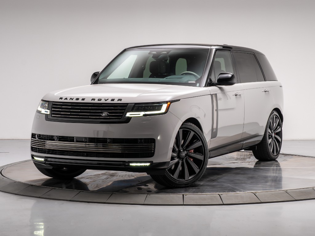 2026 Land Rover Range Rover P615 SV