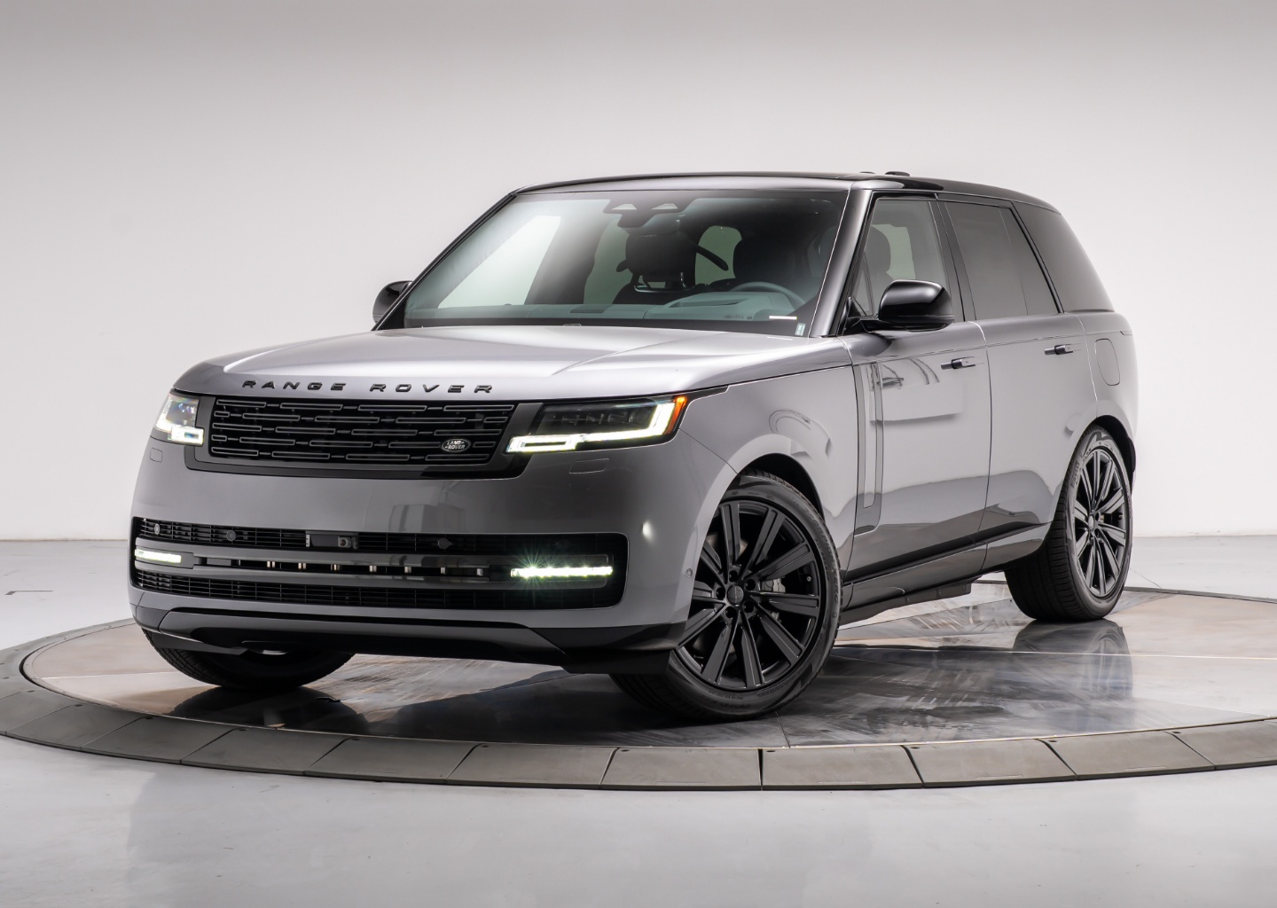 2026 Land Rover Range Rover 3.0 PHEV SE SWB's photo