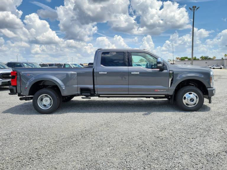 2026 Ford Super Duty F-350 DRW Platinum