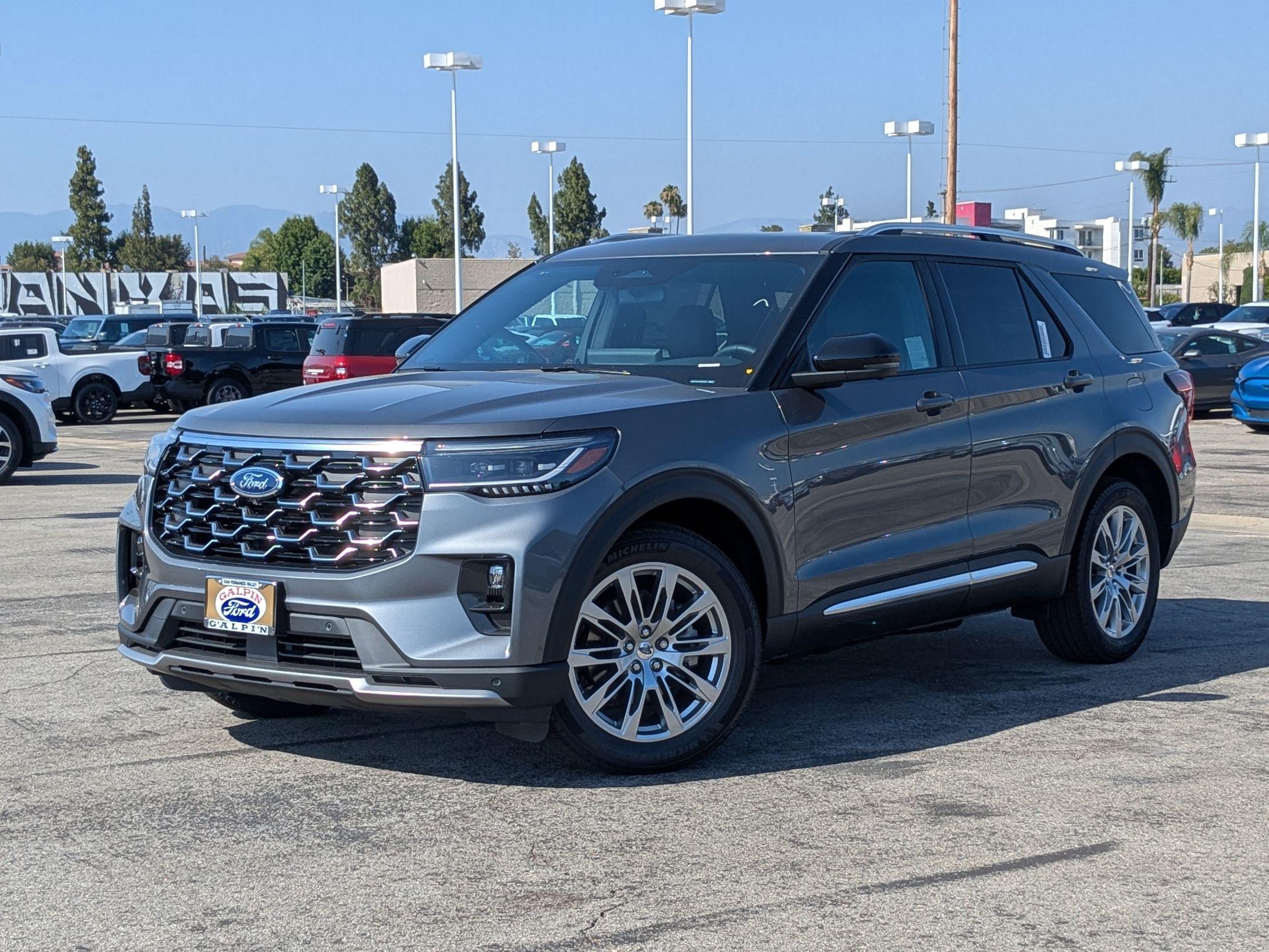 2026 Ford Explorer Platinum's photo