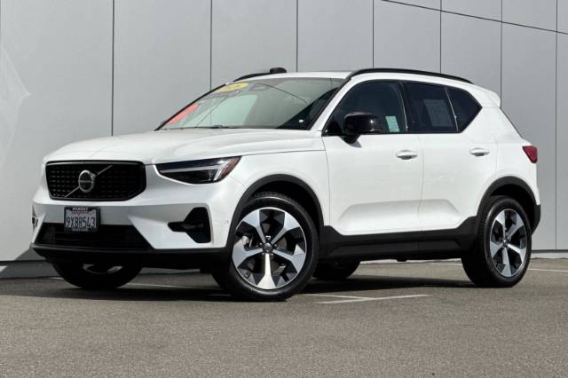 2026 Volvo XC40 B5 Plus