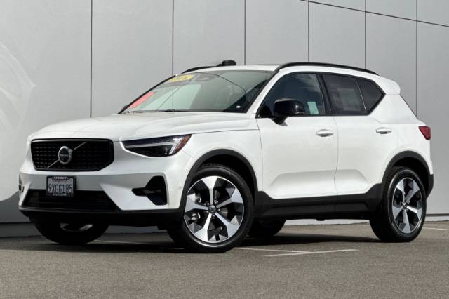 2026 Volvo XC40 B5 Plus