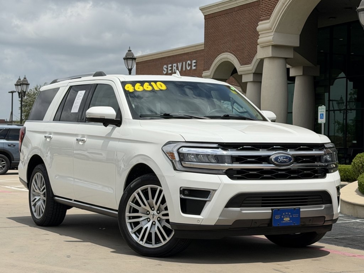 2023 Ford Expedition Limited's photo