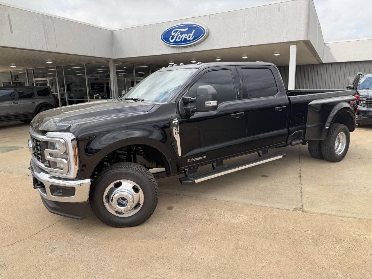 2026 Ford F-350 XLT 4x4 Crew Cab 8' Box DRW's photo