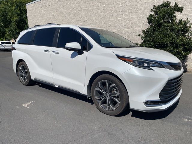 2025 Toyota Sienna Platinum