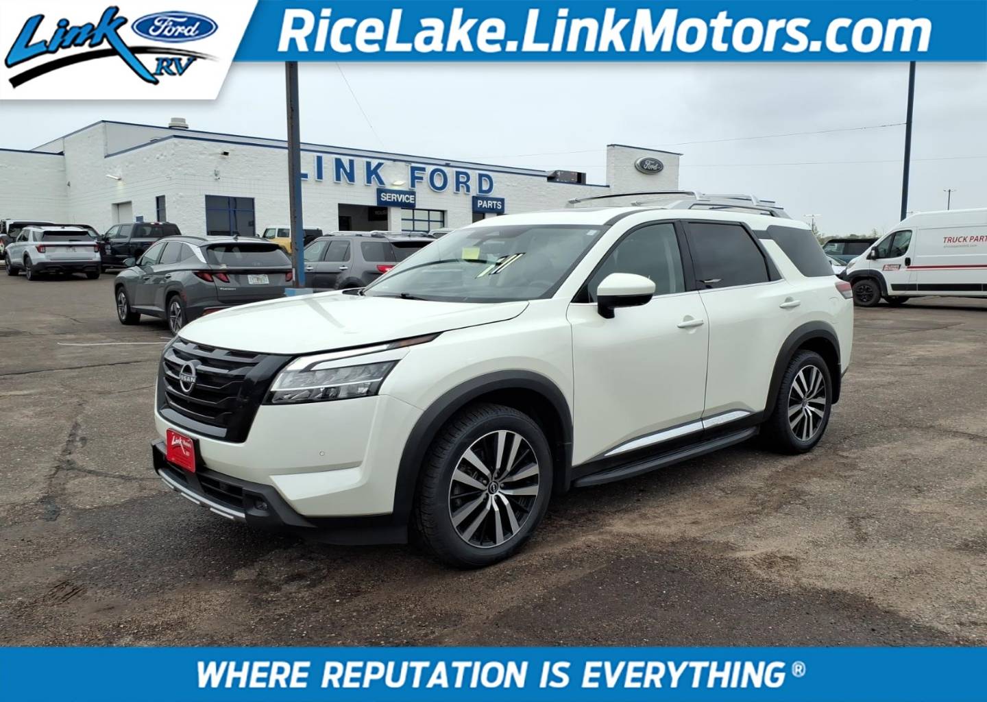 2023 Nissan Pathfinder Platinum 4WD's photo