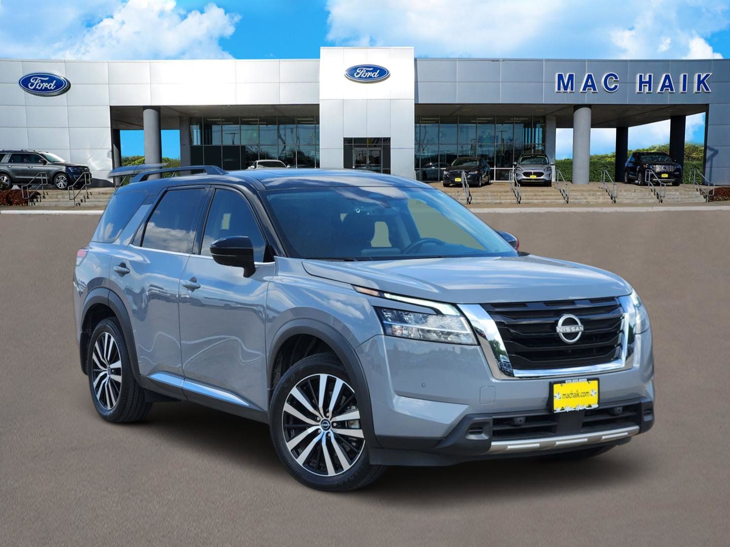 2024 Nissan Pathfinder Platinum 2WD's photo