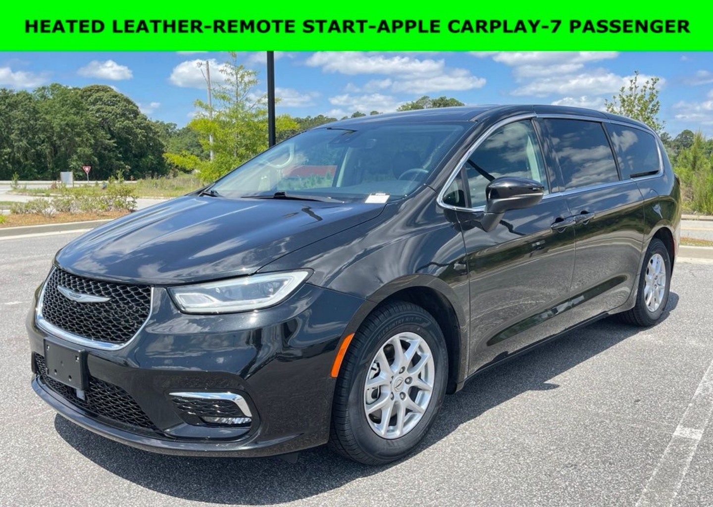 2023 Chrysler Pacifica Touring L's photo