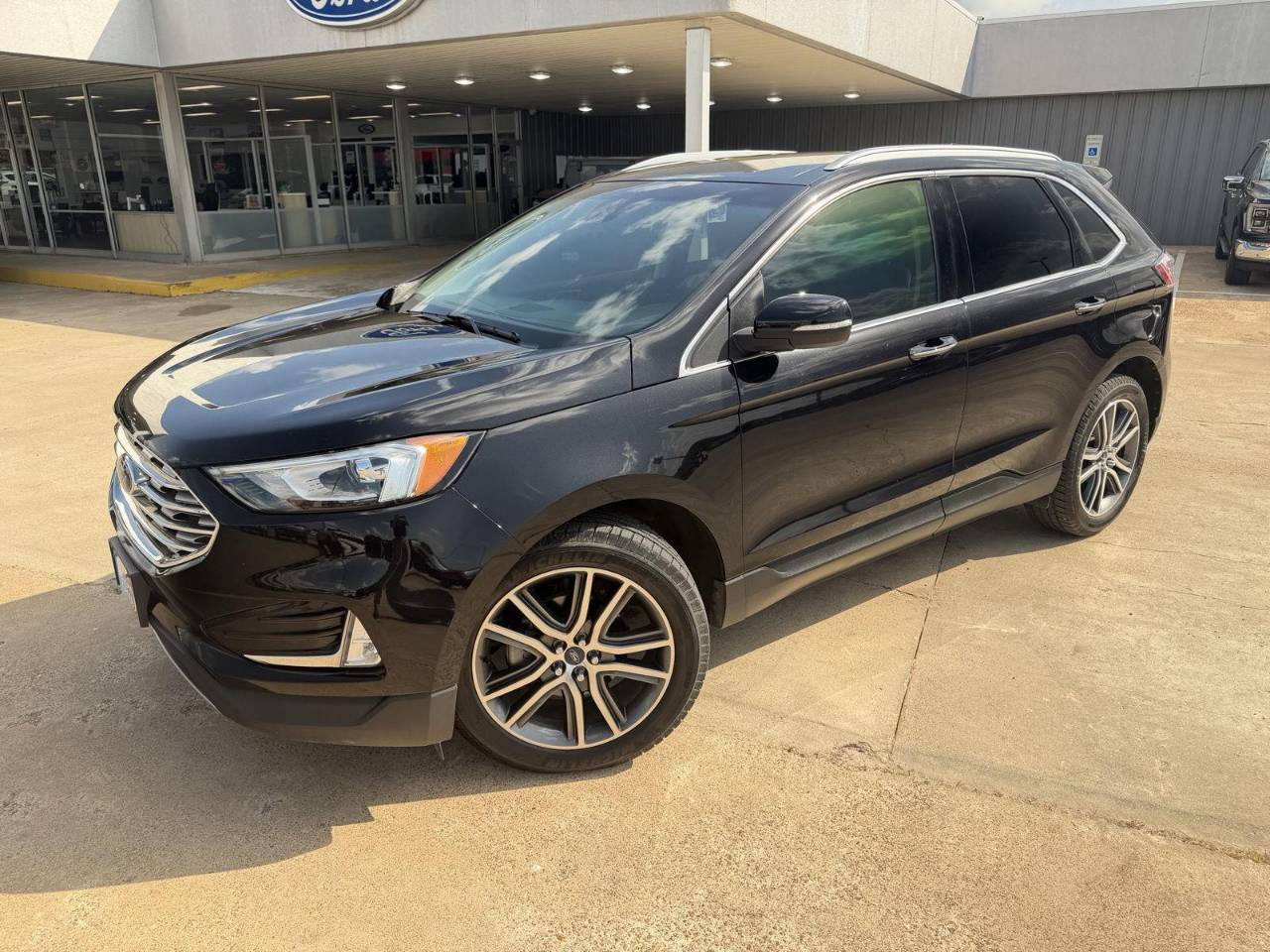 2019 Ford Edge Titanium's photo