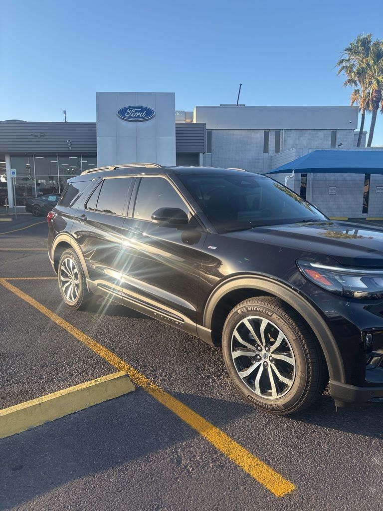 2026 Ford Explorer ST-LINE RWD's photo