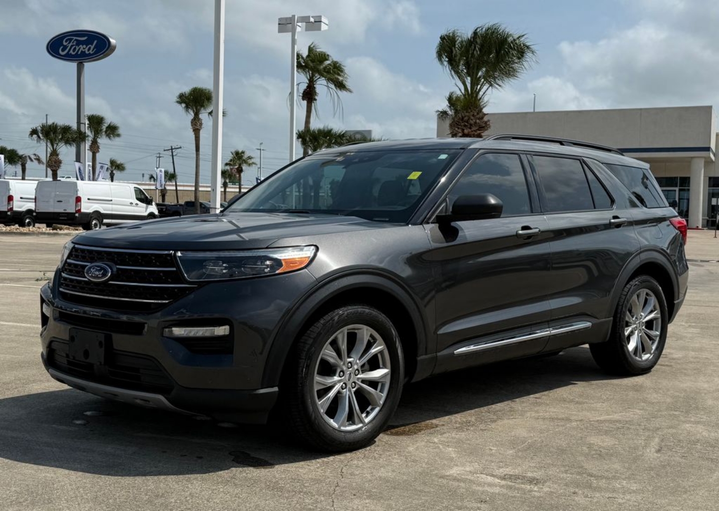 2020 Ford Explorer XLT RWD's photo