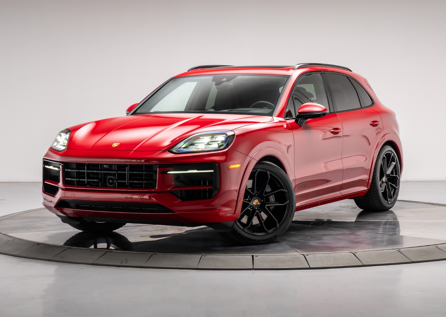 2025 Porsche Cayenne GTS's photo