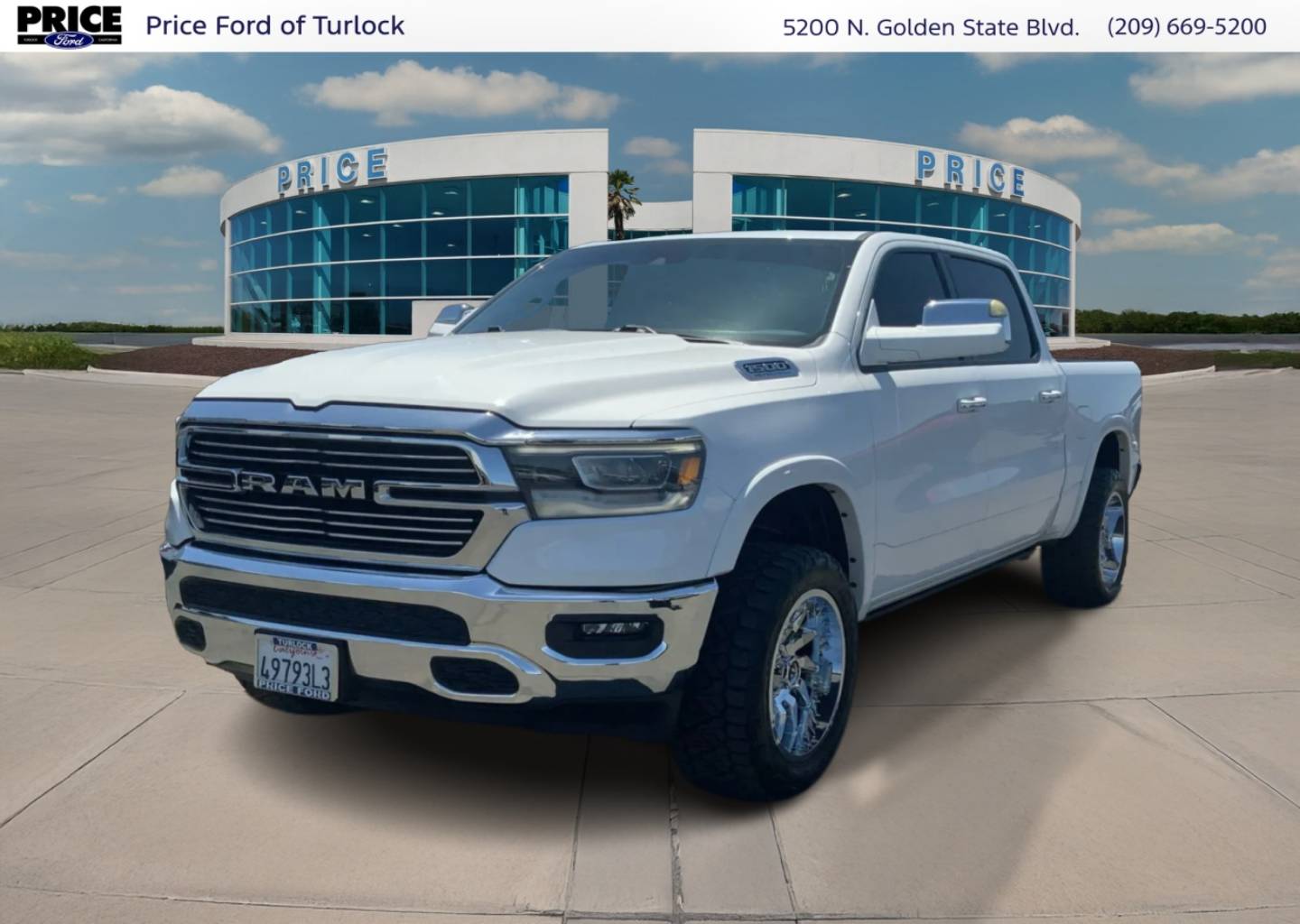 2022 RAM 1500 Laramie 4x4 Crew Cab 5'7's photo