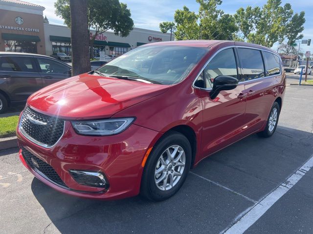 2025 Chrysler Pacifica Select
