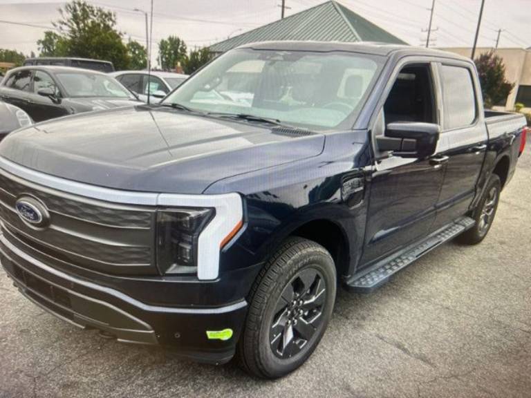 2023 Ford F-150 Lightning LARIAT