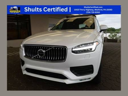 2022 Volvo XC90 T6 Momentum