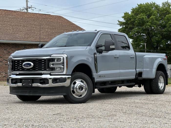 2026 Ford Super Duty F-350 DRW LARIAT