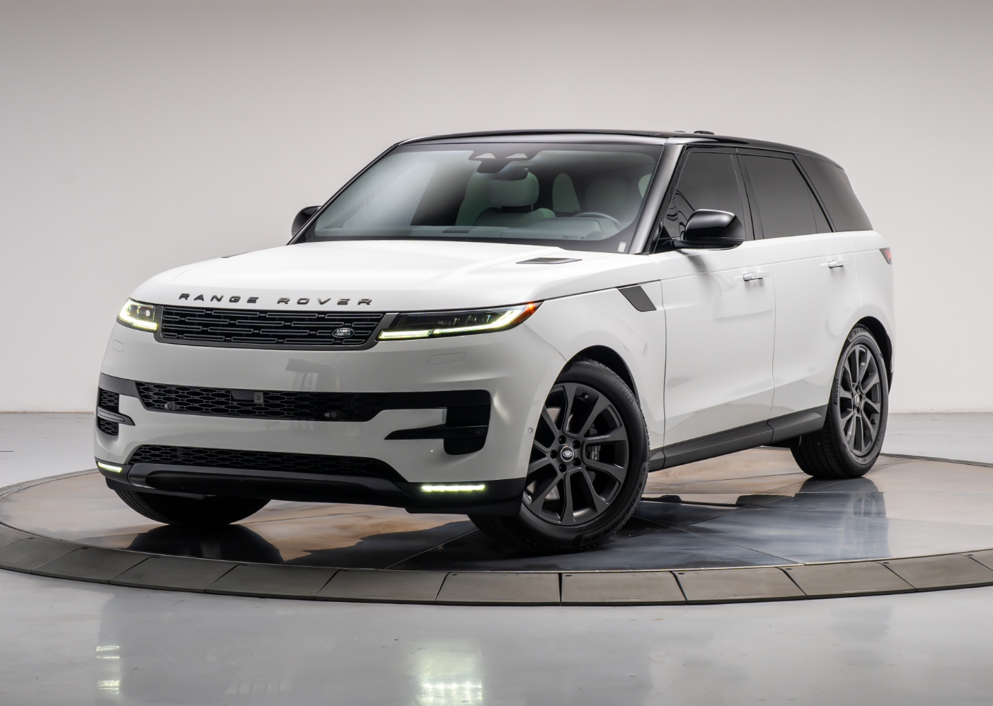 2025 Land Rover Range Rover Sport P360 SE MHEV's photo