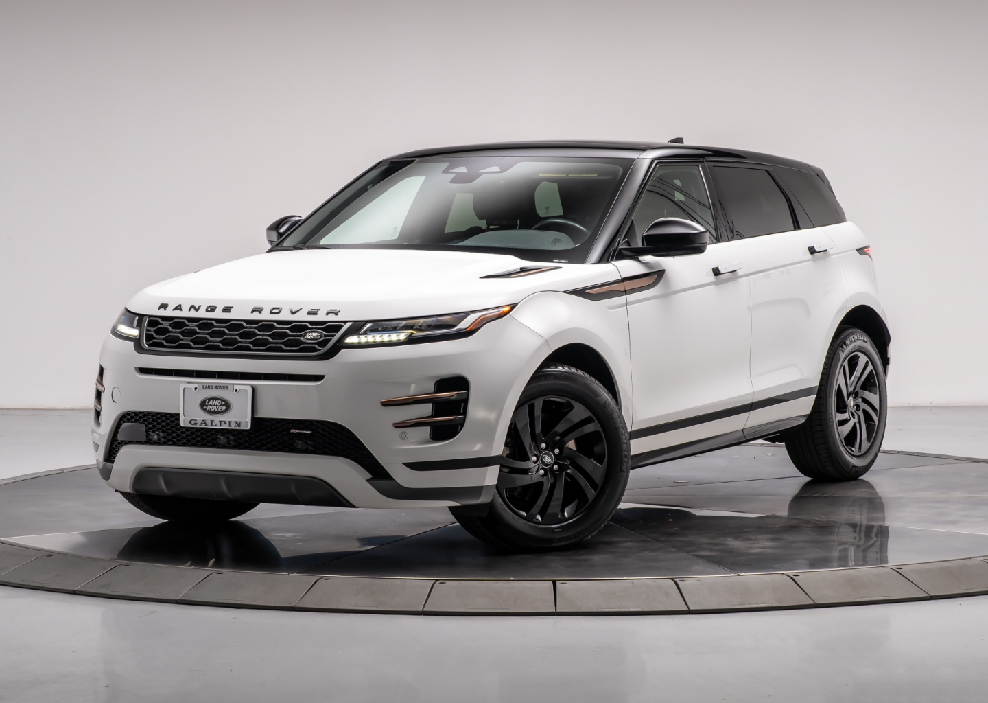2022 Land Rover Range Rover Evoque R-Dynamic S's photo